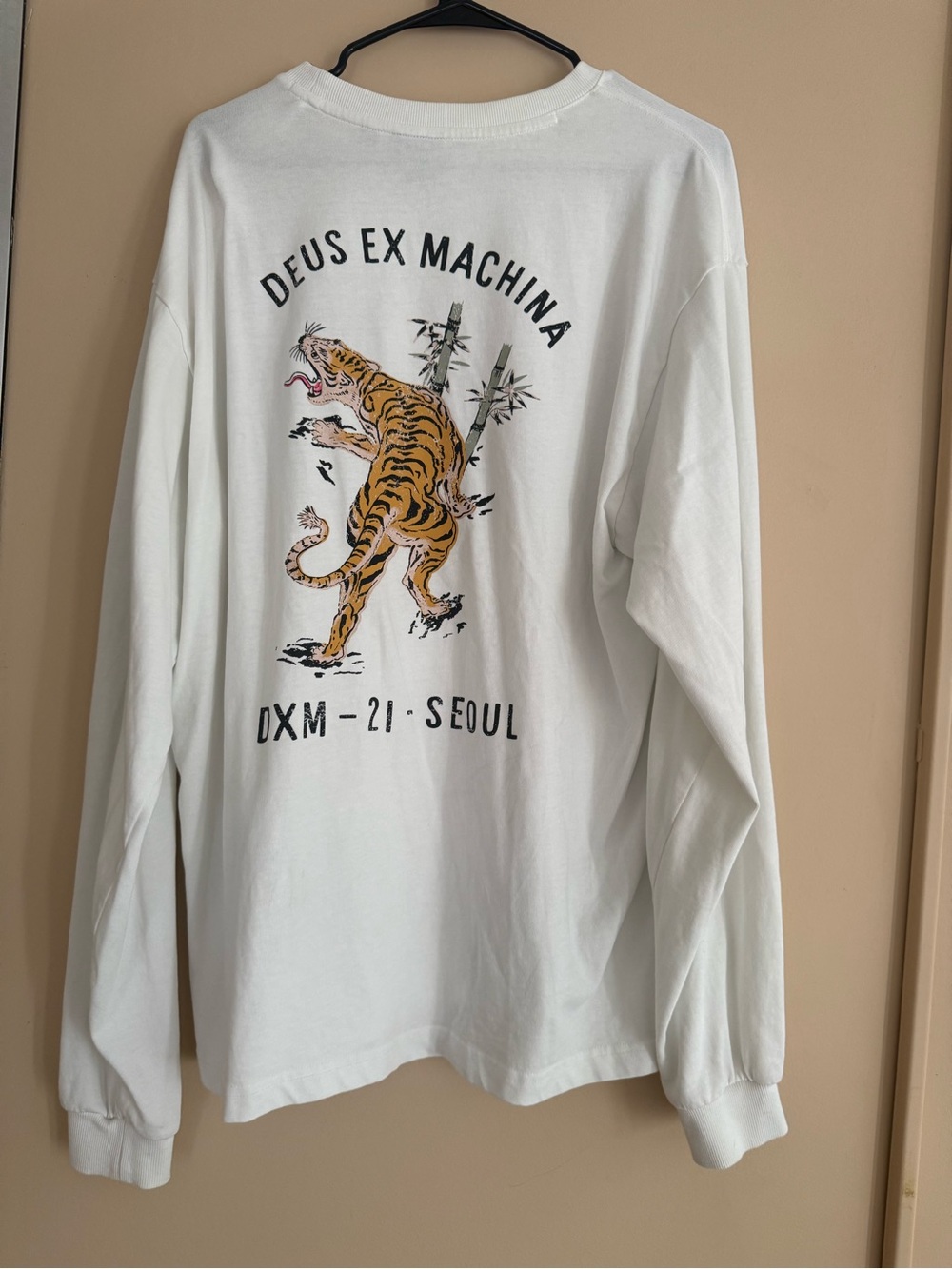 Deus ex Machina White Long-Sleeve Graphic Tiger Shirt size M
